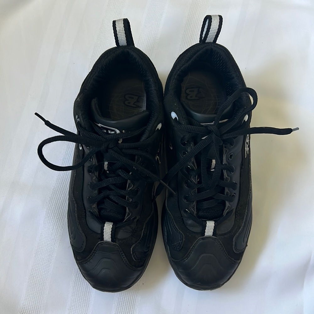 Boombah | Size 6.5 Boys Black Turf Cleats
